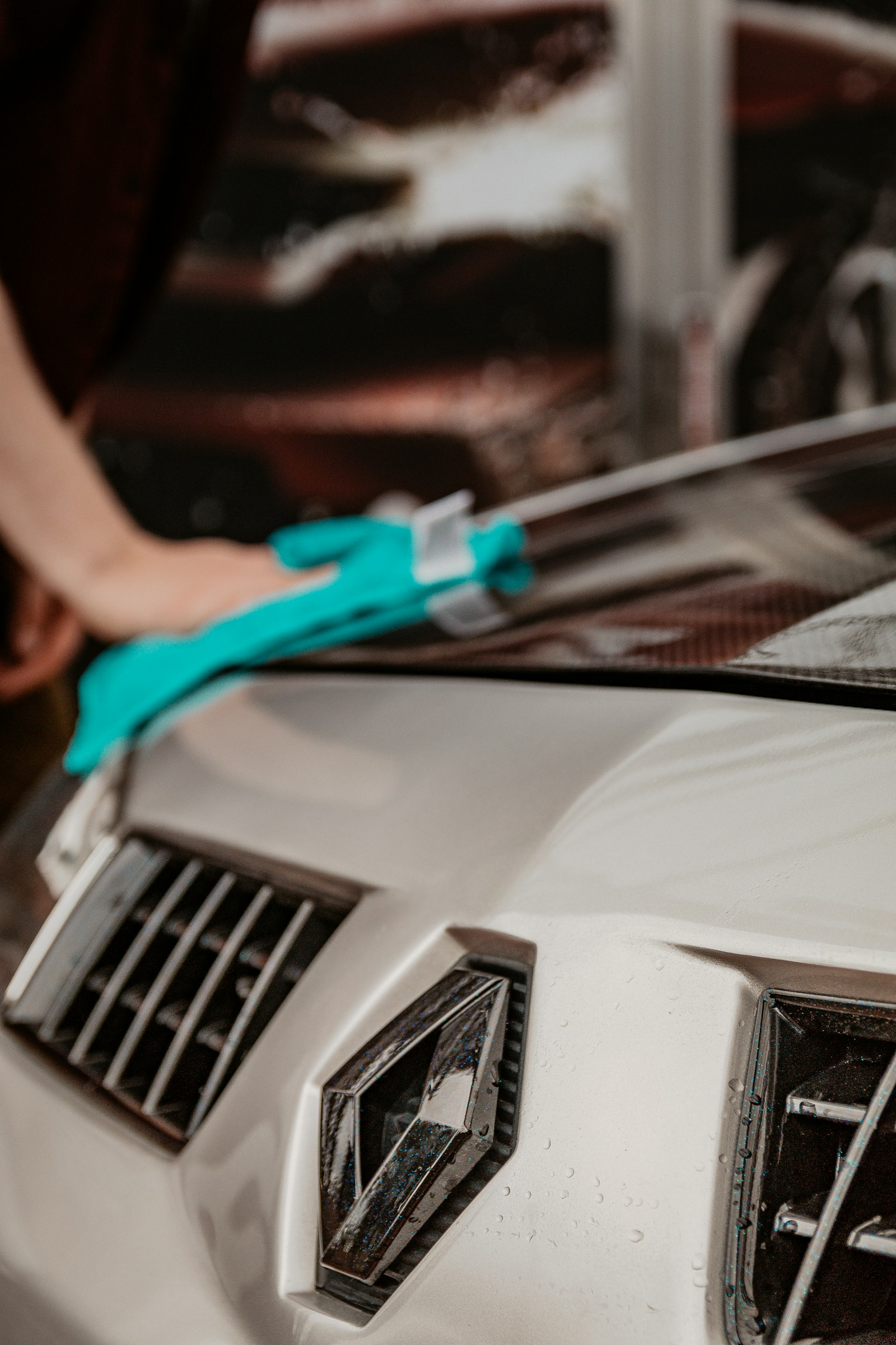 Wiping the hood with microfiber